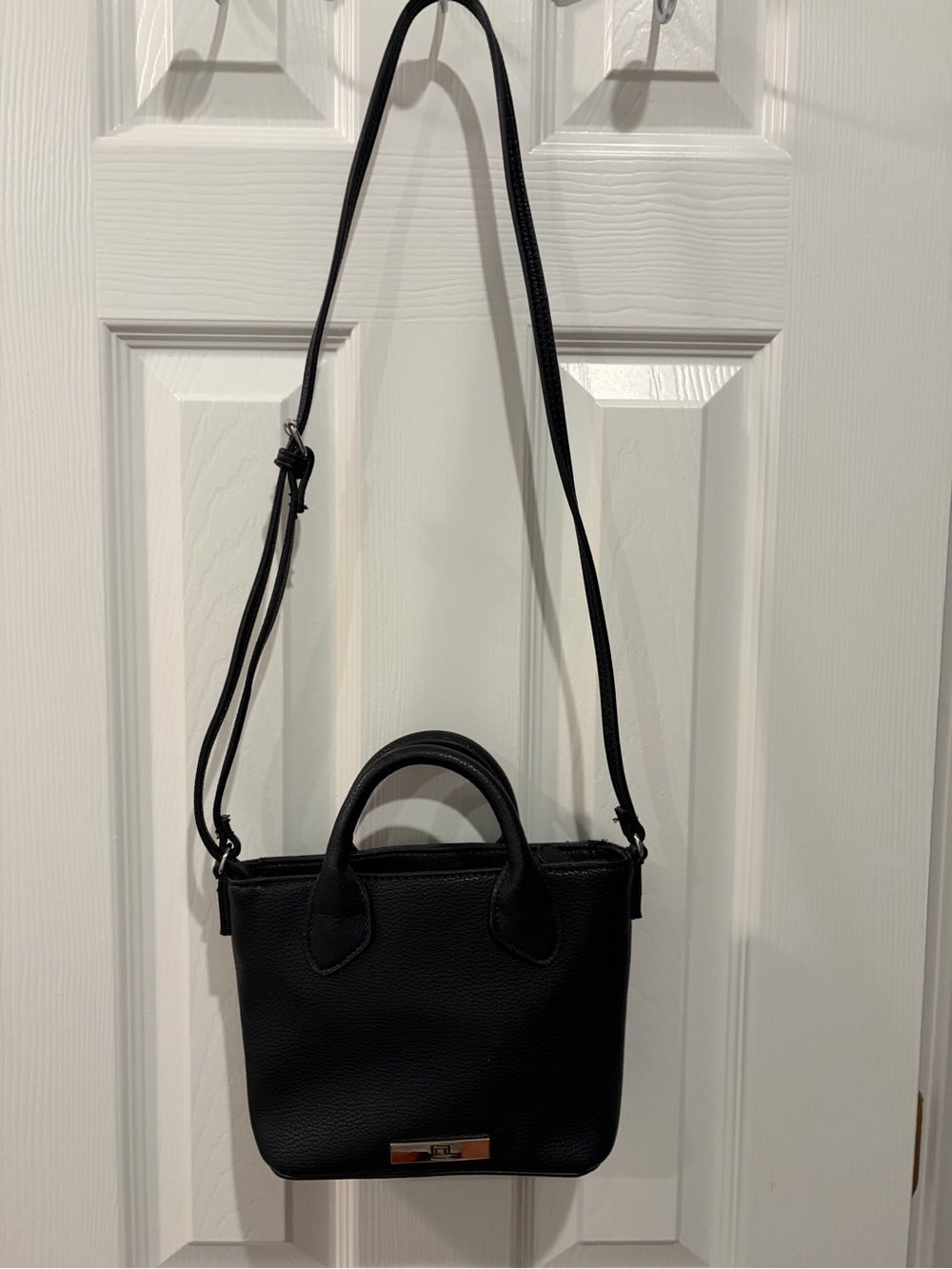 Liz Claiborne Black Pebbled Crossbody with Top Handles
